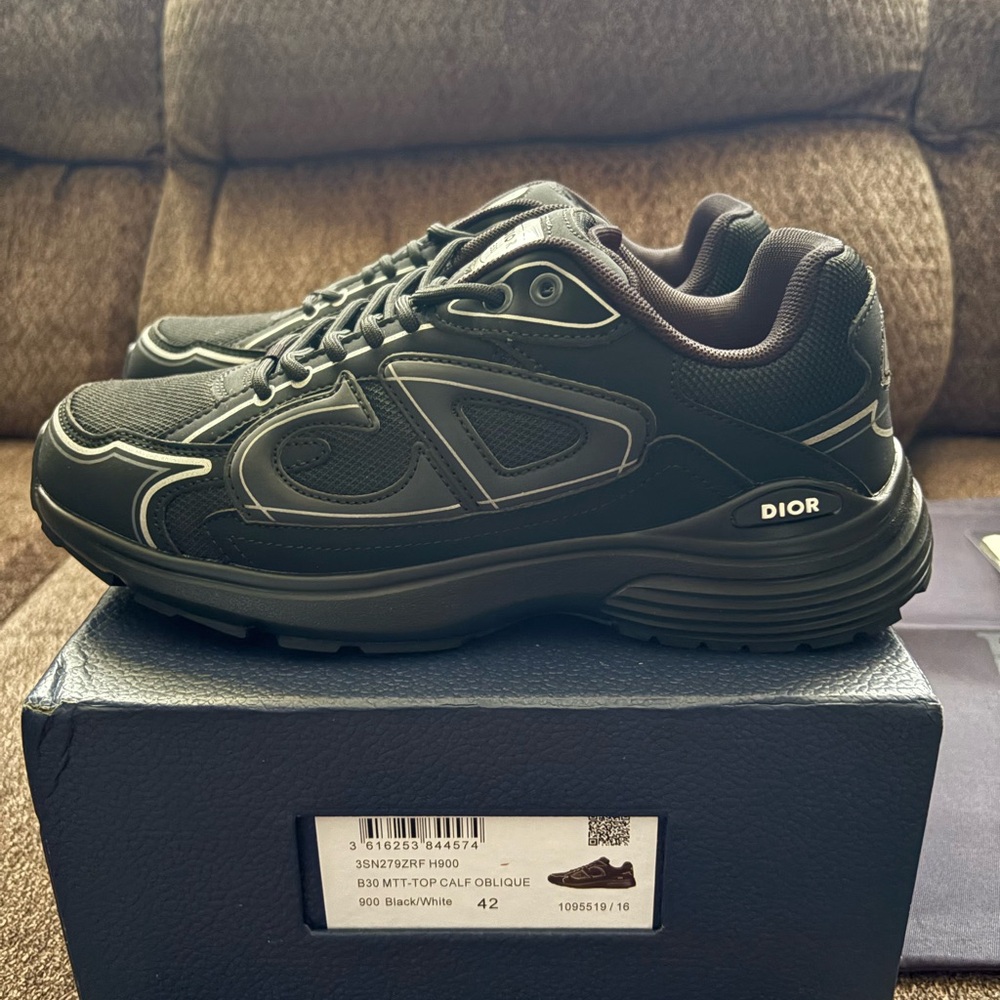 * SOLD * Black/White Dior B30 Trainers Eur 42